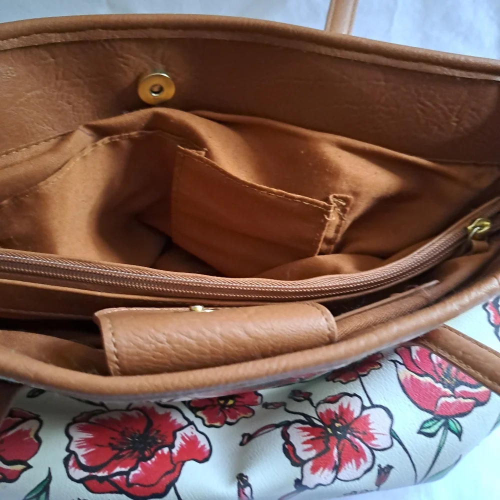 Woman's Purse/Medium Tote - Picture 3 of 8